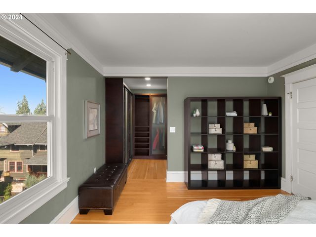 2559 Nw MARSHALL St, Portland, OR 97210