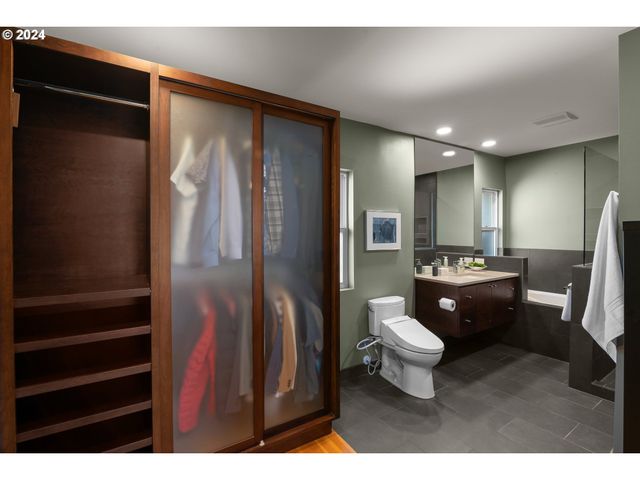 2559 Nw MARSHALL St, Portland, OR 97210