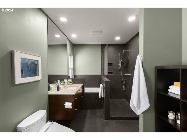 2559 Nw MARSHALL St, Portland, OR 97210