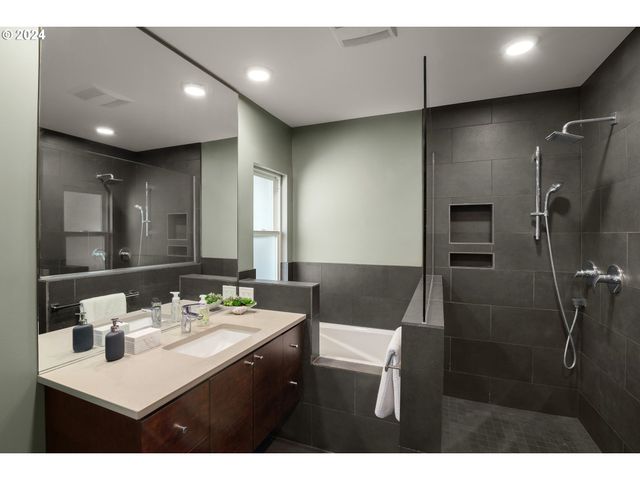 2559 Nw MARSHALL St, Portland, OR 97210