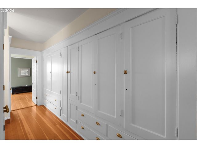 2559 Nw MARSHALL St, Portland, OR 97210