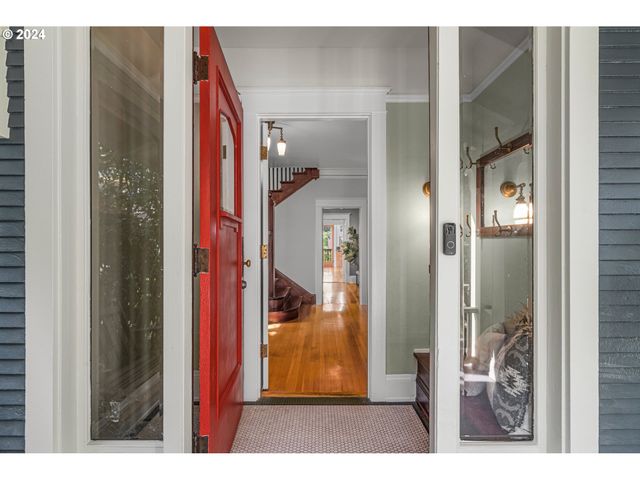 2559 Nw MARSHALL St, Portland, OR 97210