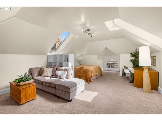 2559 Nw MARSHALL St, Portland, OR 97210