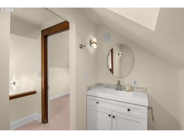 2559 Nw MARSHALL St, Portland, OR 97210