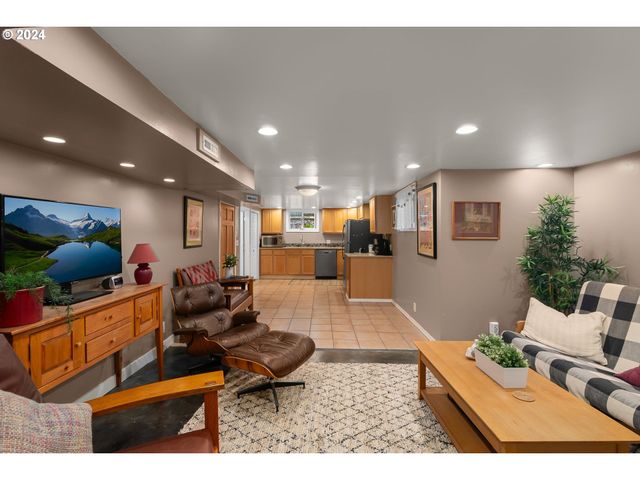 2559 Nw MARSHALL St, Portland, OR 97210
