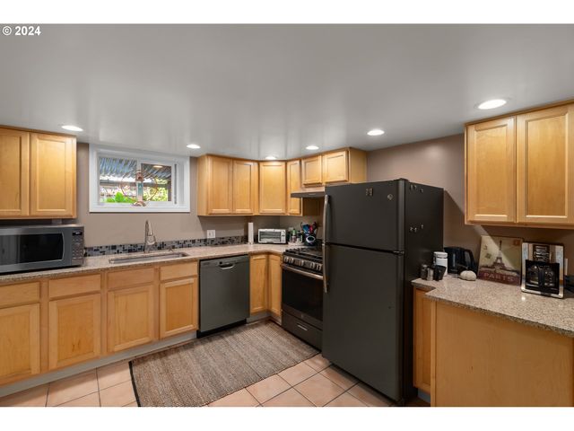 2559 Nw MARSHALL St, Portland, OR 97210
