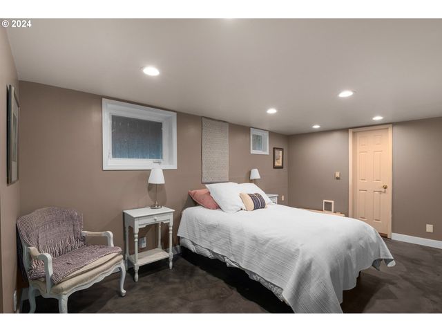 2559 Nw MARSHALL St, Portland, OR 97210