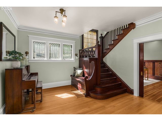 2559 Nw MARSHALL St, Portland, OR 97210
