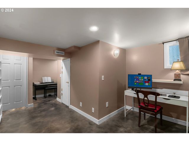 2559 Nw MARSHALL St, Portland, OR 97210