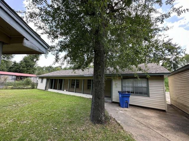 537 Tree Harbor Drive, Onalaska, TX 77360