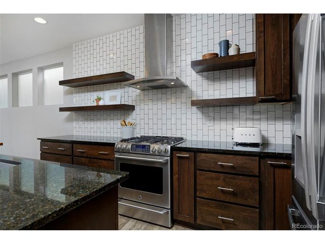 6643 Avrum Dr, Denver, CO 80221