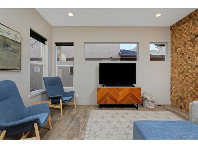 6643 Avrum Dr, Denver, CO 80221