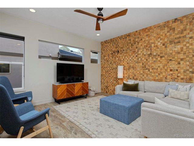 6643 Avrum Dr, Denver, CO 80221