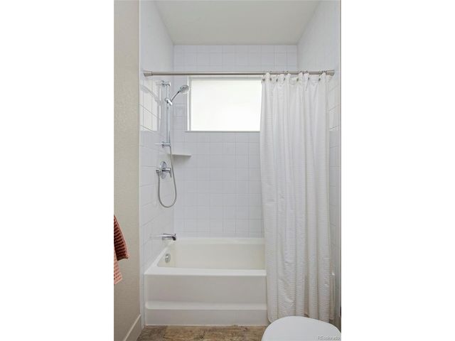 6643 Avrum Dr, Denver, CO 80221