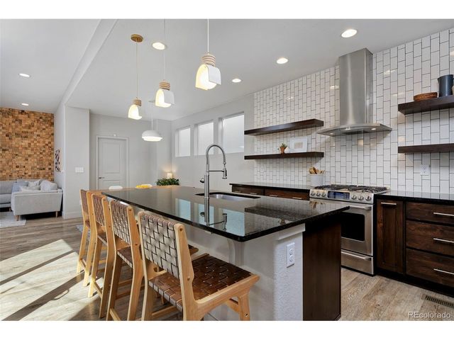 6643 Avrum Dr, Denver, CO 80221