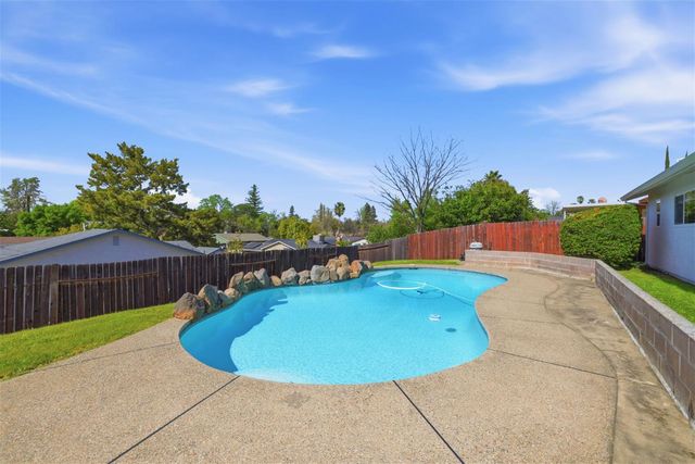 152 Monowood Dr, Folsom, CA 95630