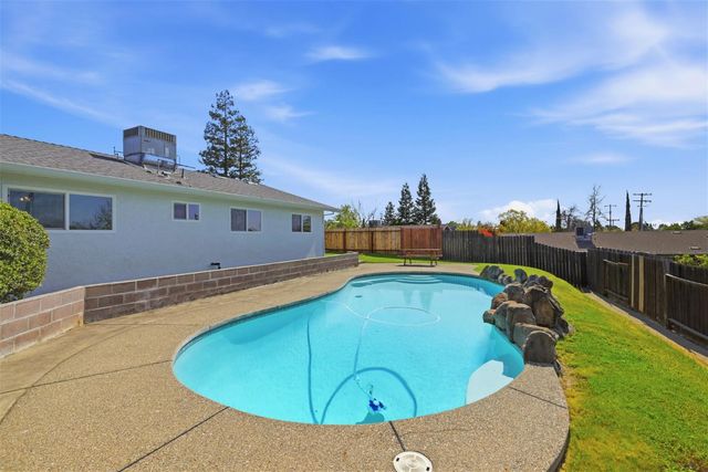 152 Monowood Dr, Folsom, CA 95630