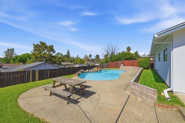 152 Monowood Dr, Folsom, CA 95630