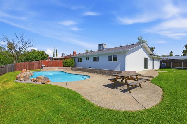 152 Monowood Dr, Folsom, CA 95630