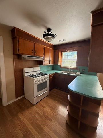 515 W Park Street, Vidor, TX 77662