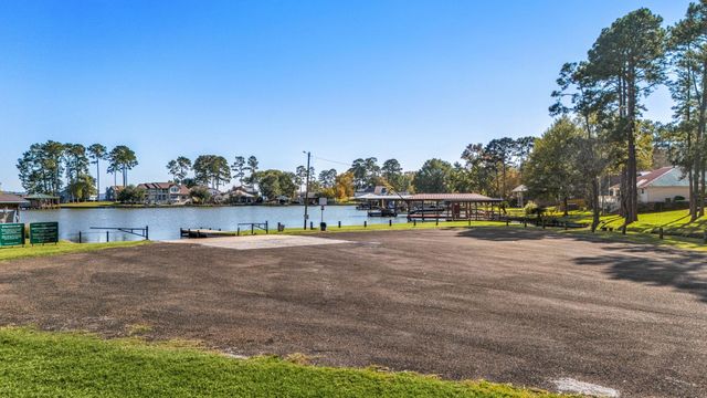 592 Lakefront Drive, Onalaska, TX 77360