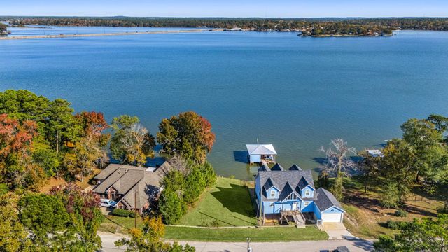 592 Lakefront Drive, Onalaska, TX 77360