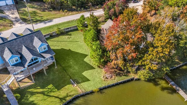 592 Lakefront Drive, Onalaska, TX 77360