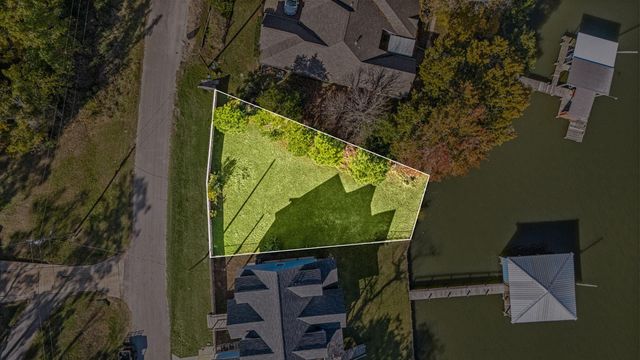 592 Lakefront Drive, Onalaska, TX 77360