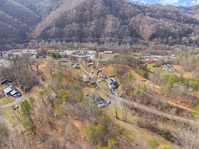 99 Point Of View Drive, Pikeville, KY 41501