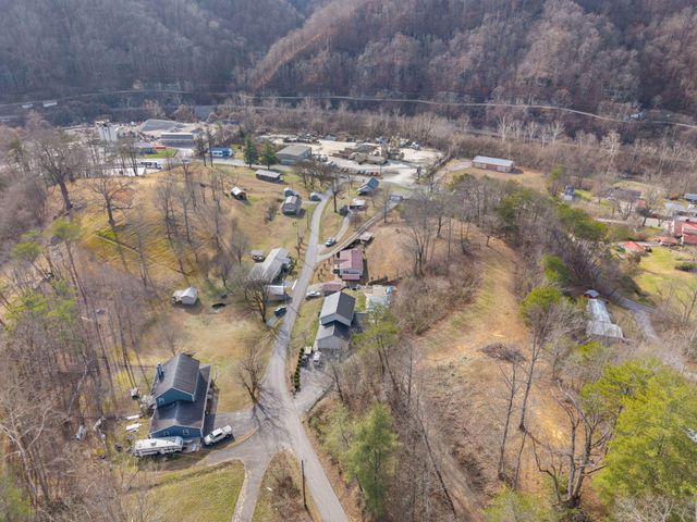 99 Point Of View Drive, Pikeville, KY 41501