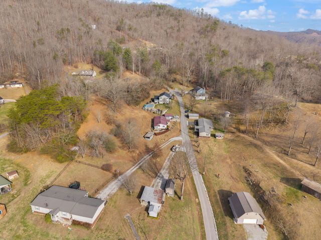 99 Point Of View Drive, Pikeville, KY 41501