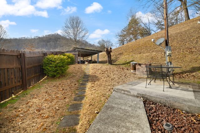 99 Point Of View Drive, Pikeville, KY 41501