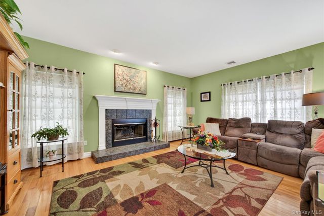 19 Pirog Road, Pine Bush, NY 12566