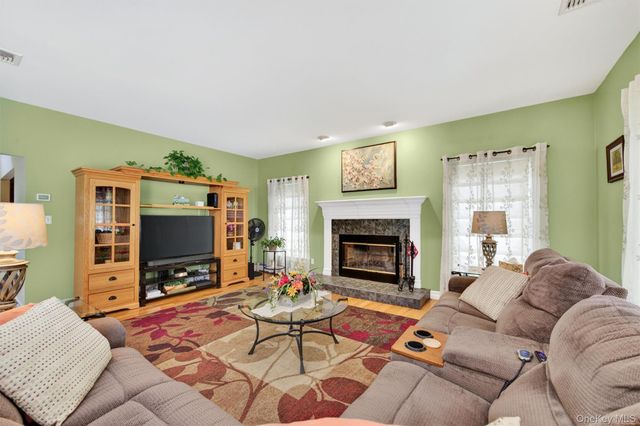 19 Pirog Road, Pine Bush, NY 12566
