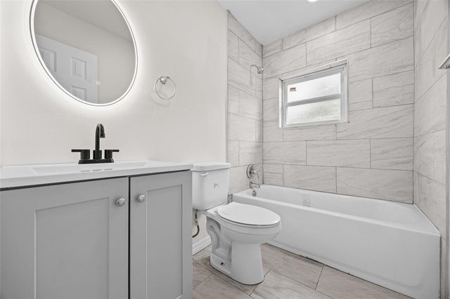 2203 NE 8TH AVENUE, Gainesville, FL 32641