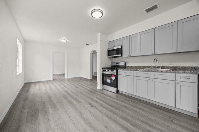 2203 NE 8TH AVENUE, Gainesville, FL 32641