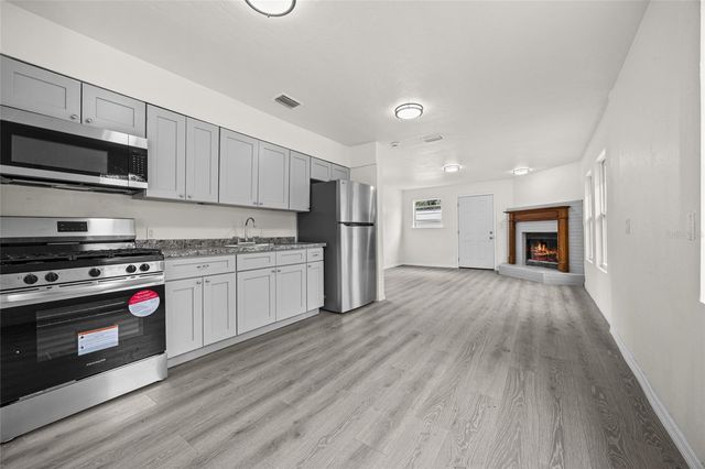 2203 NE 8TH AVENUE, Gainesville, FL 32641