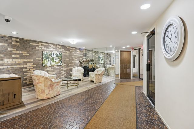 3300 N Carriageway Drive 309, Arlington Heights, IL 60004