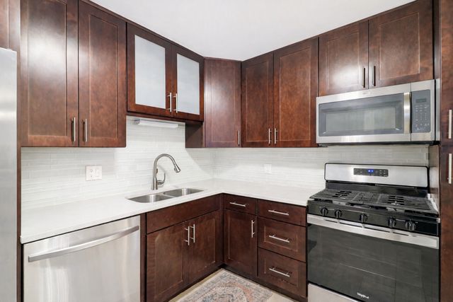 3300 N Carriageway Drive 309, Arlington Heights, IL 60004