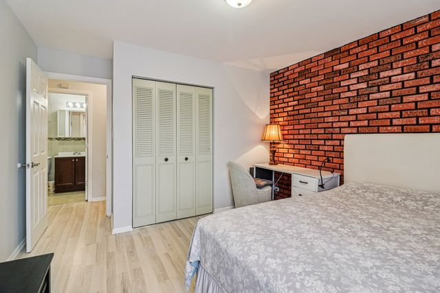 3300 N Carriageway Drive 309, Arlington Heights, IL 60004