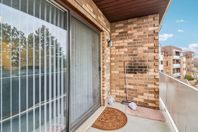 3300 N Carriageway Drive 309, Arlington Heights, IL 60004