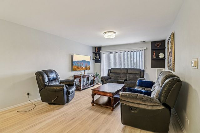 3300 N Carriageway Drive 309, Arlington Heights, IL 60004