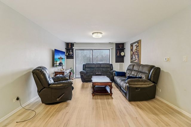 3300 N Carriageway Drive 309, Arlington Heights, IL 60004