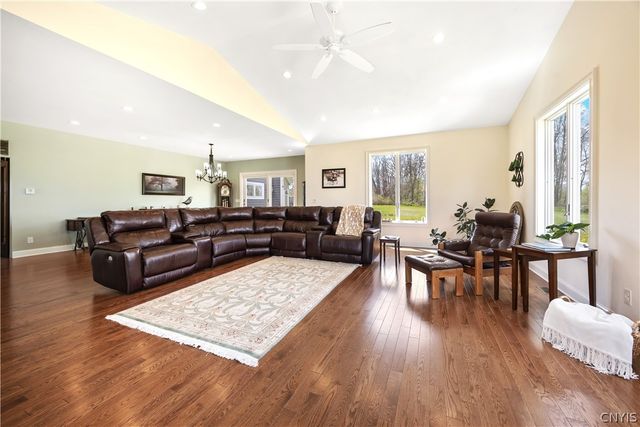 1881 Old Seneca, Skaneateles, NY 13108