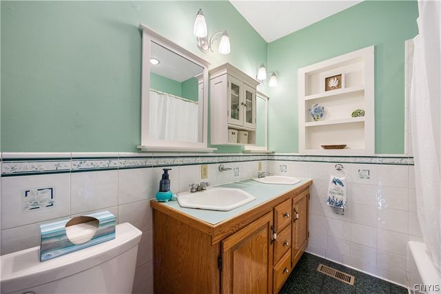 1881 Old Seneca, Skaneateles, NY 13108