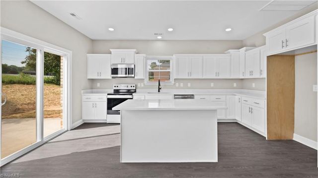 135 Glasmere Court, Winston-salem, NC 27101