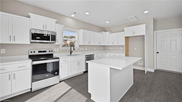 135 Glasmere Court, Winston-salem, NC 27101
