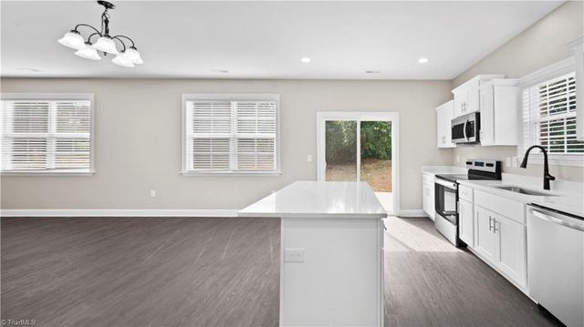 135 Glasmere Court, Winston-salem, NC 27101