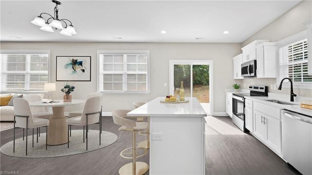 135 Glasmere Court, Winston-salem, NC 27101