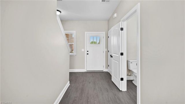 135 Glasmere Court, Winston-salem, NC 27101